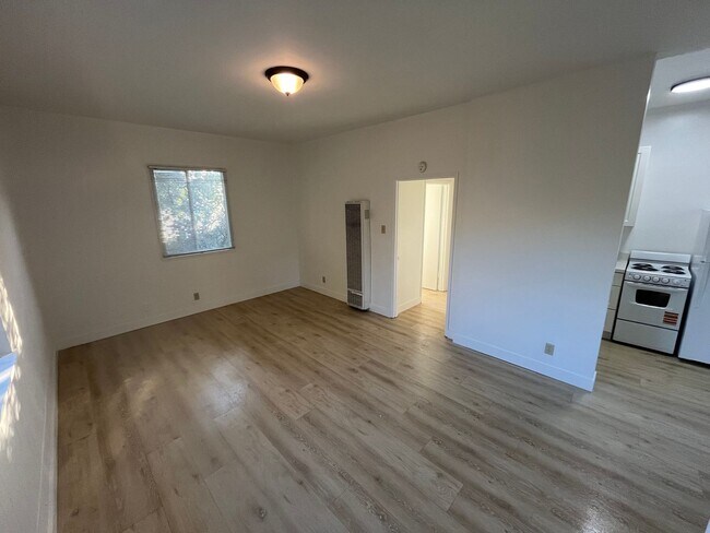 Building Photo - 360 Palm Ave
