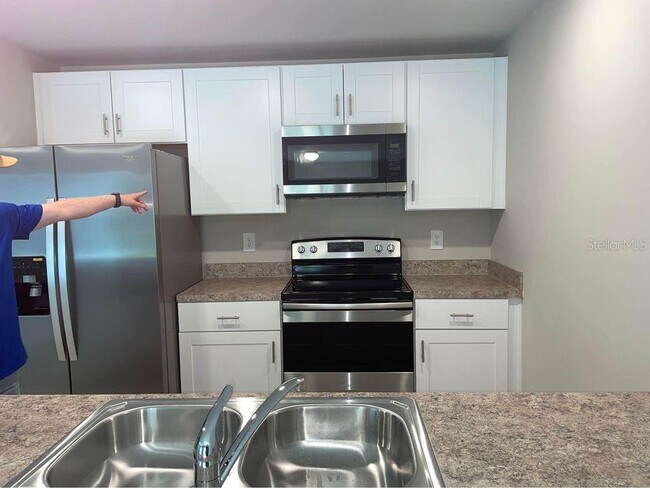 Building Photo - 22319 Walton Ave