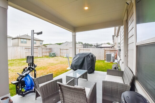 Building Photo - 17250 Texas Willow Dr