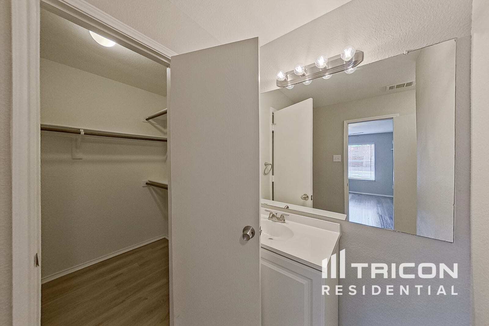 Building Photo - 1402 Misty Meadow Dr