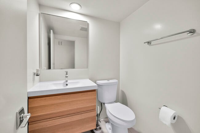 Building Photo - 2521 N Whitewater Club Dr