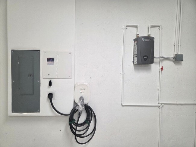 Building Photo - 4/2 in Villa Pass