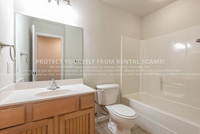Building Photo - 1674 N Hazeltine Dr