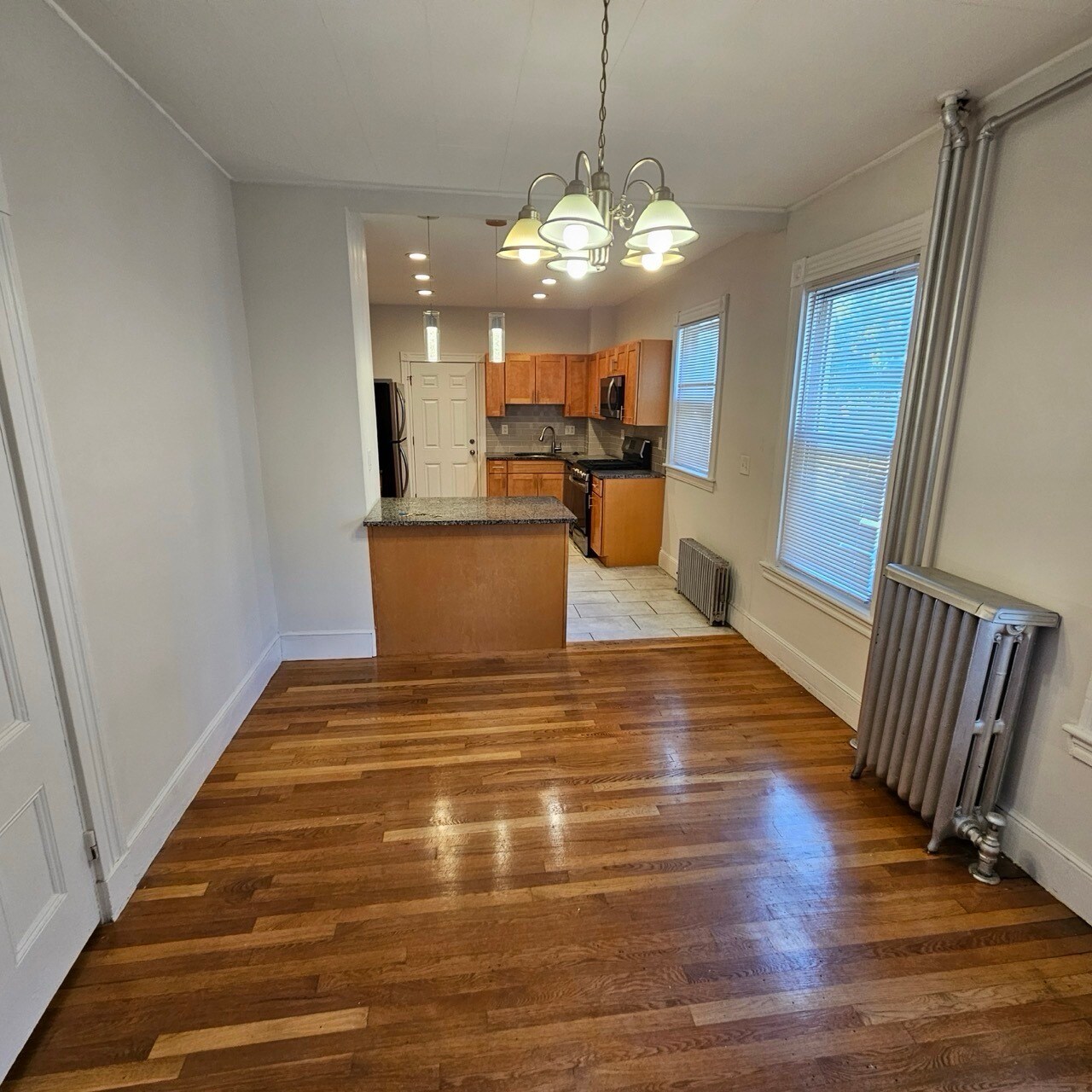 Building Photo - 384 Washington St