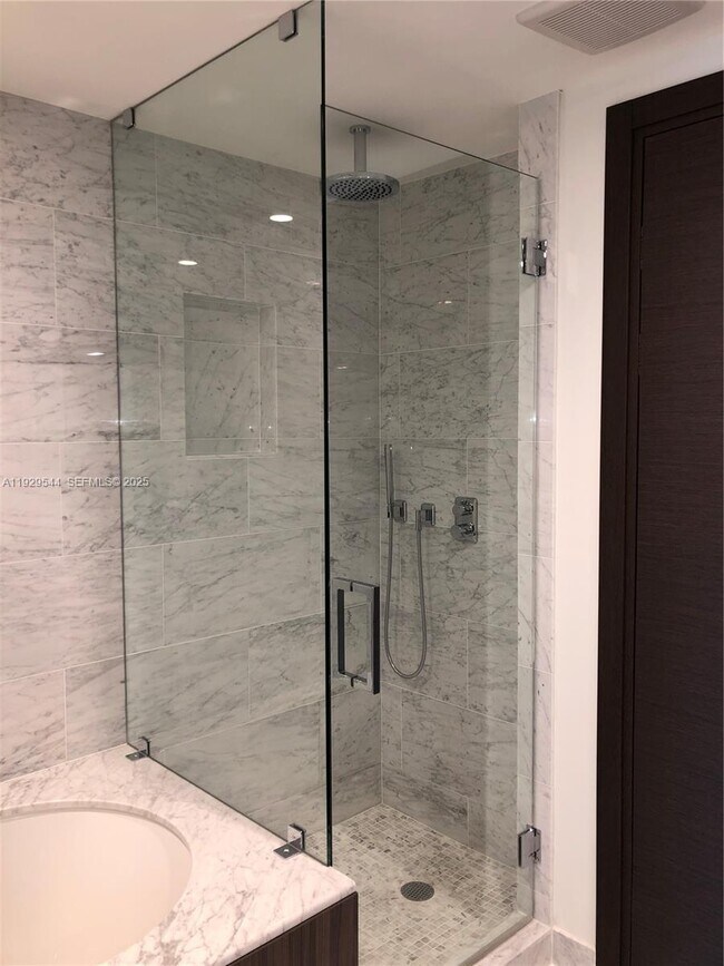 Building Photo - 1000 Brickell Plaza