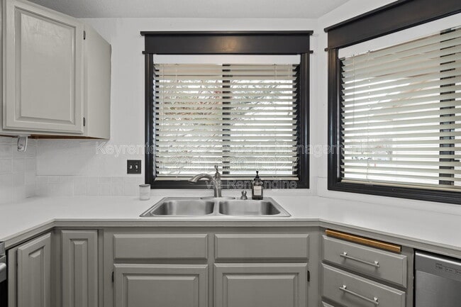 Building Photo - 2698 E Bergeson St