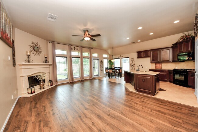 Building Photo - 4614 S Creekmont Dr