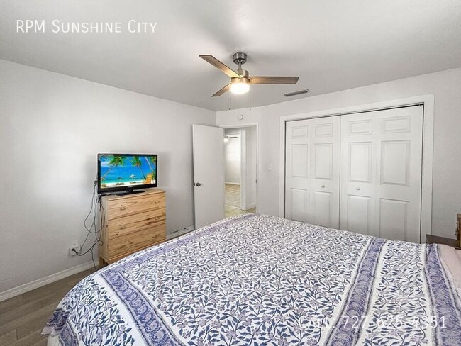 Building Photo - 2201 26th St S