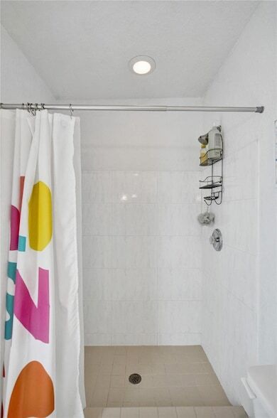 Building Photo - 3206 Robbins Rd