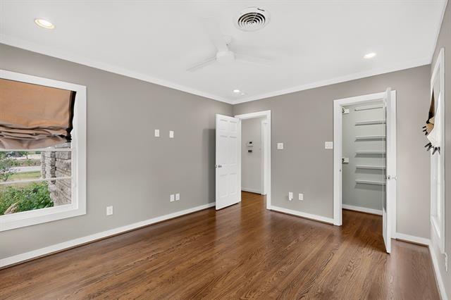 Building Photo - 2323 Barberry Dr