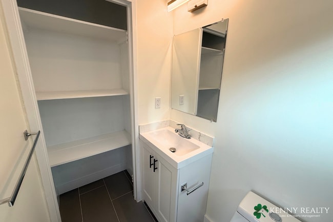 Building Photo - Newly Remodeled 5BR/3BA Home w/ City + Ocean Views in Daly City