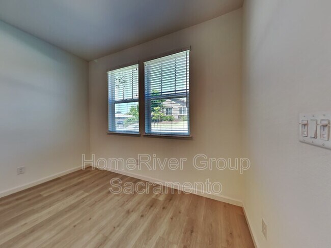 Building Photo - 1169 Knox Way