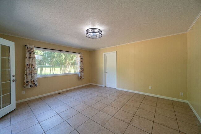 Building Photo - Rare 6 Bedroom Country Ranch Home – Dream Come True!