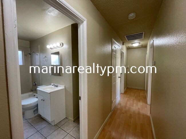 Building Photo - 4 Bedroom 2 Bath Single Family Home