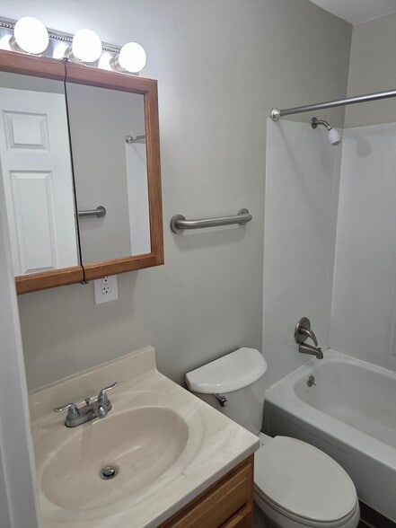 Building Photo - 487 Catalina Dr