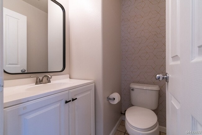 Building Photo - PRIME CORNER UNIT WITH CENTRAL AC!!! 3BR, 2.5BA WITH 2-CAR GARAGE