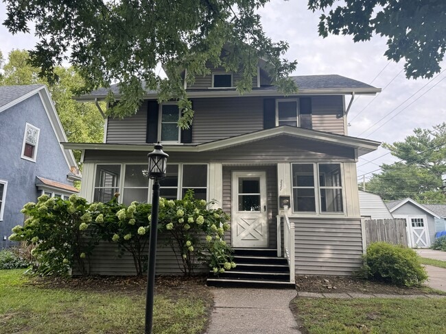 Building Photo - 2517 Arlington Ave