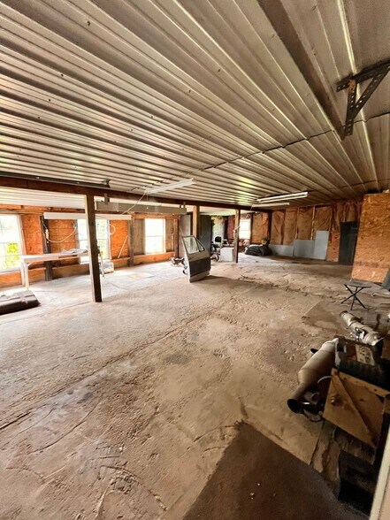 Building Photo - 38687 Armstrong Rd