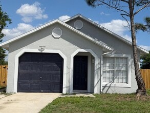 Building Photo - 9743 Hollyhill Dr