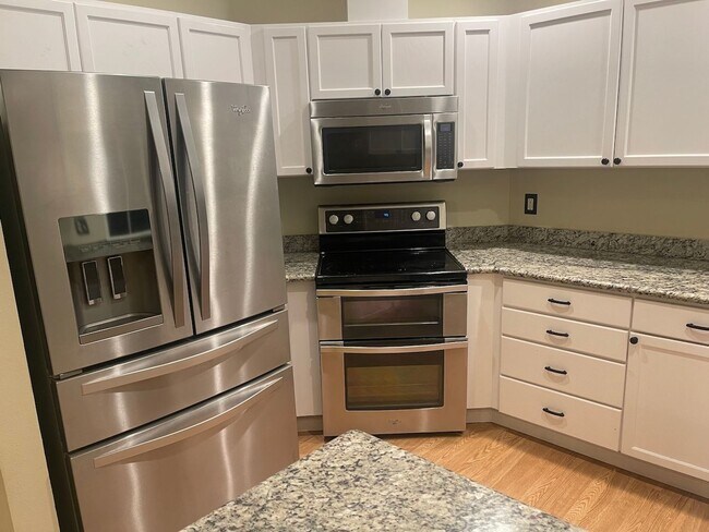 Building Photo - Spacious 4 Bedroom Home for Rent in Lake S...