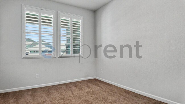Building Photo - Unit