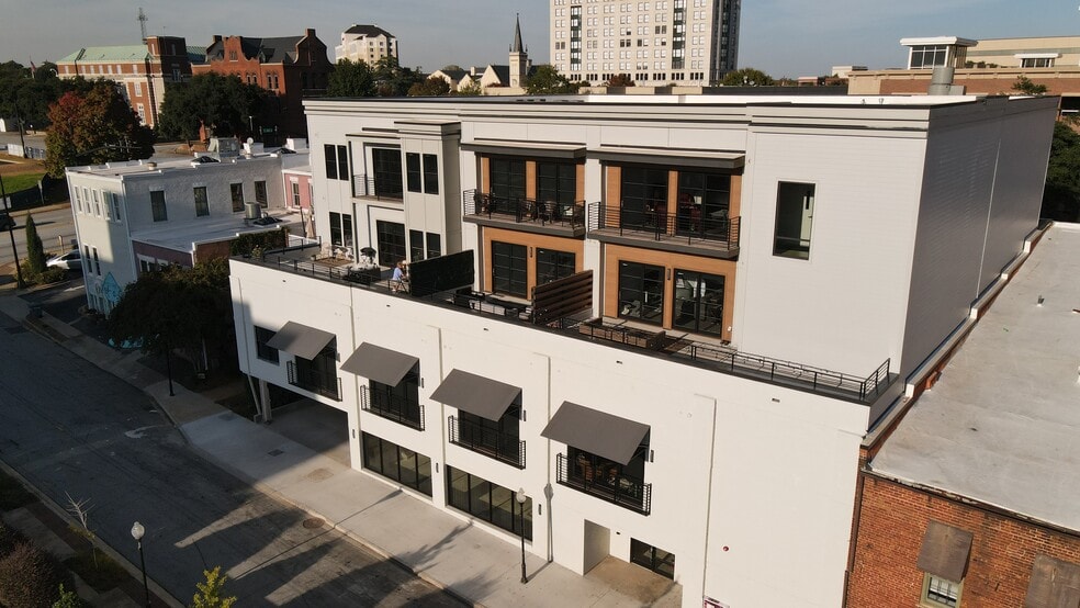 Building Photo - 142 Social