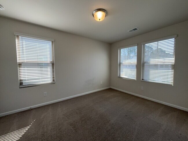 Building Photo - 1012 Berry Patch Cir