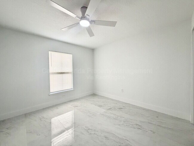 Building Photo - 1909 Bayport Dr