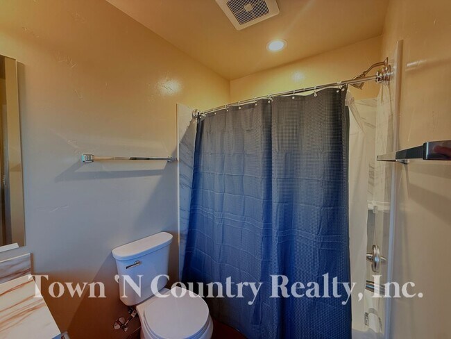 Building Photo - 1720 Cherokee Dr