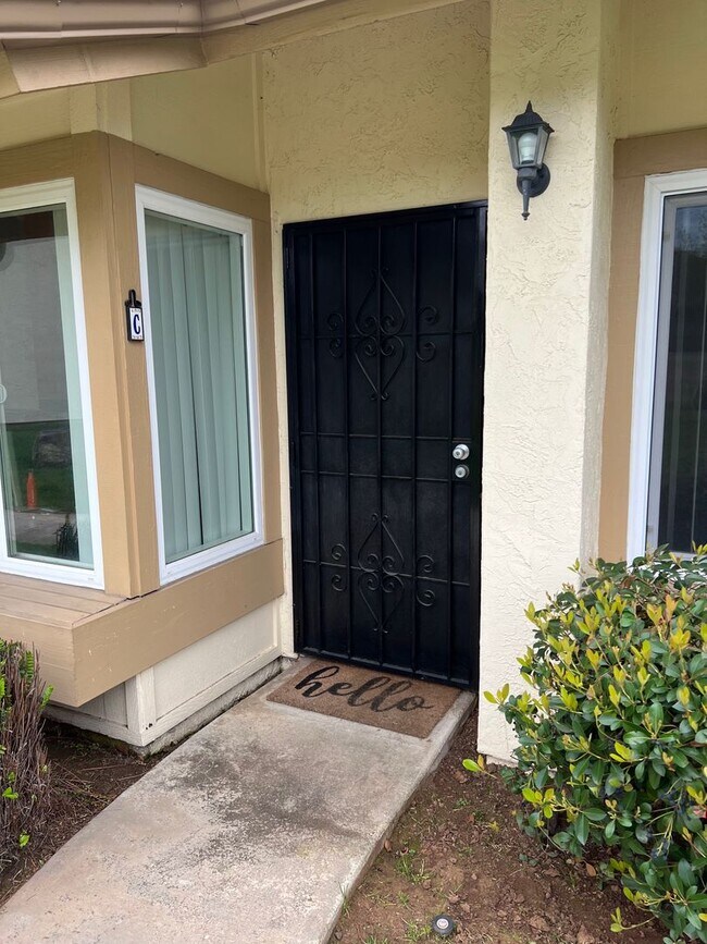 Building Photo - 2 Bedroom 2 Bath Sanctuary!