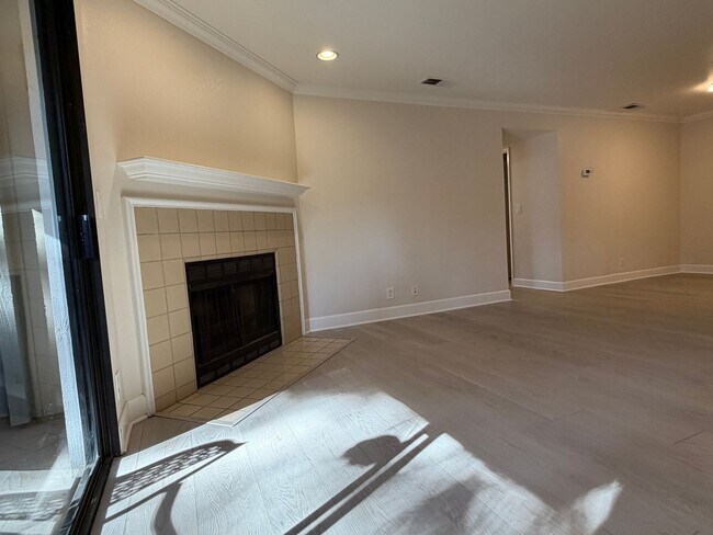 Building Photo - 1665 Braddock Ct