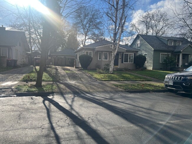 Building Photo - Affordable, Adorable Medford Home!!