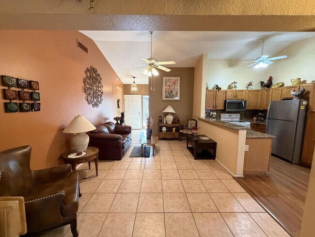 Building Photo - 6761 S Oakmont Dr