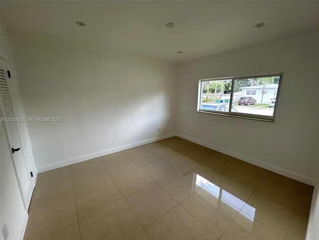 Building Photo - 1530 NE 110th Terrace