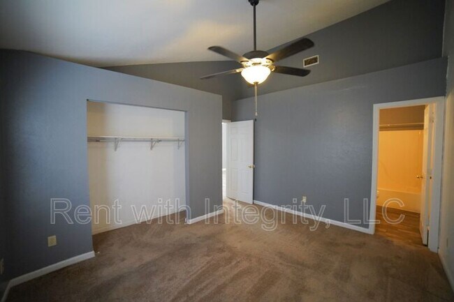 Building Photo - 6315 S Placid Pl