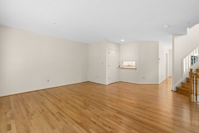 Building Photo - 3 Bed 3.5 Bath - Rockville Townhome - 2 Ca...