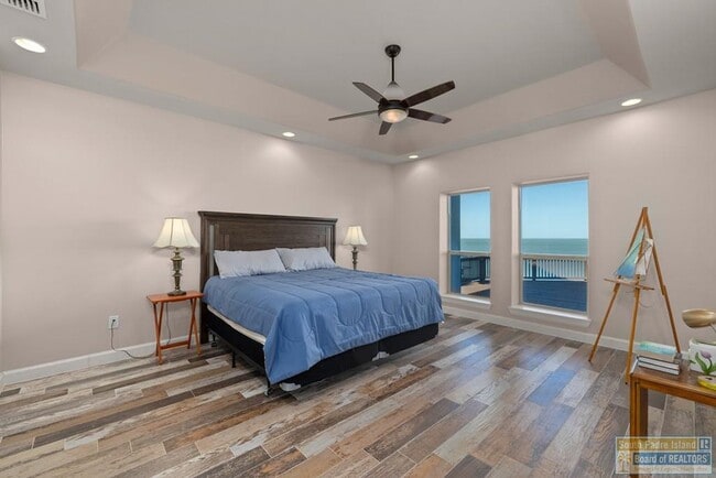 Building Photo - 618 N Shore Dr