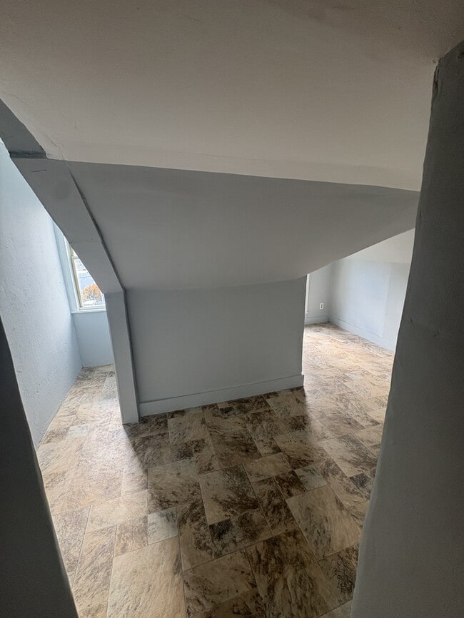 Building Photo - 39 Jane St