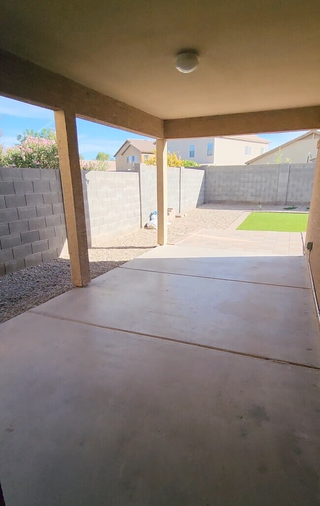 Building Photo - 44049 W Neely Dr