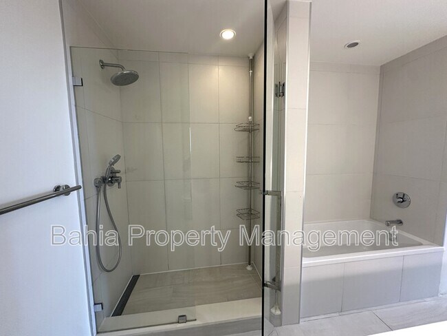 Building Photo - 2000 Metropica Wy