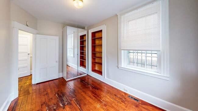 Building Photo - Stylish 2BD 1BA Across from Wooster Sq Park!