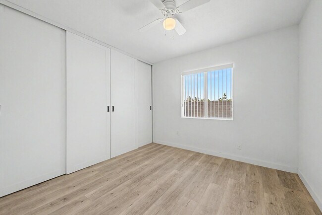 Building Photo - 935 W Santa Cruz Dr