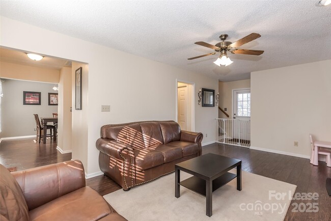 Building Photo - 9721 Manus Ct