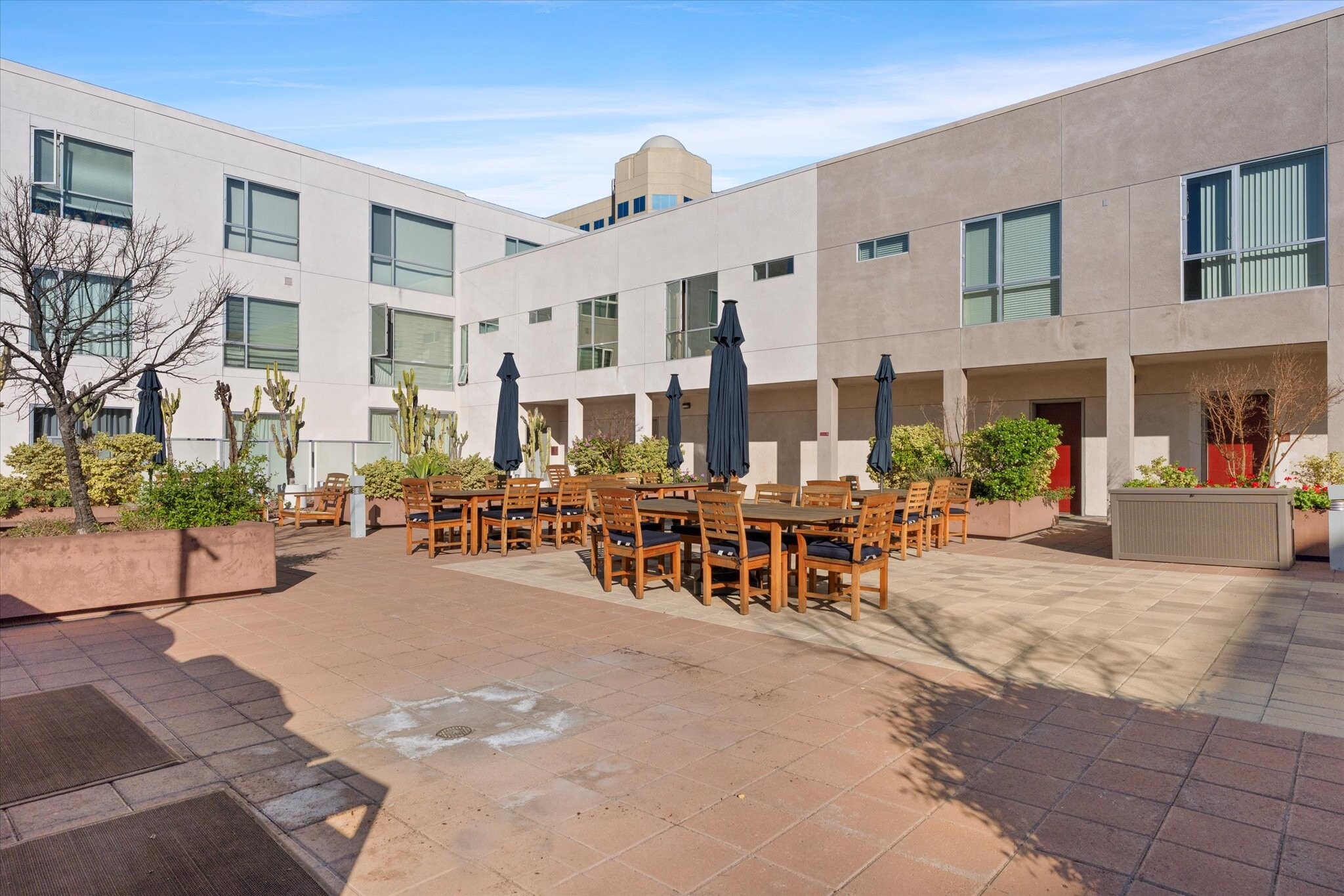 Building Photo - 285 W 6th St