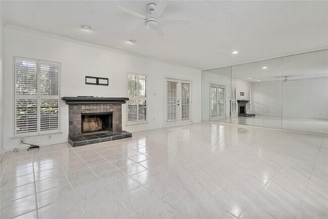 Building Photo - 9400 Doliver Dr