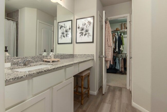 Building Photo - 5533 Evanston Ln