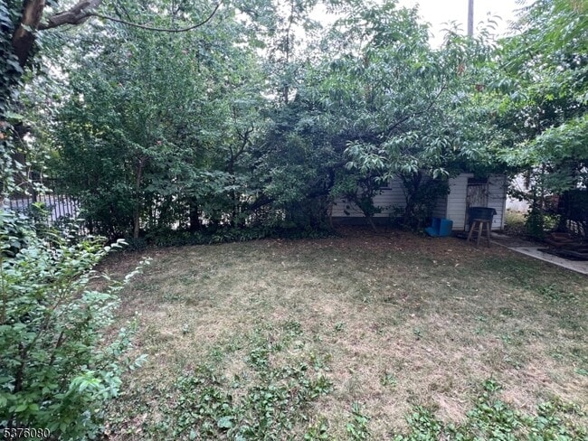 Building Photo - 420 Lakeview Ave