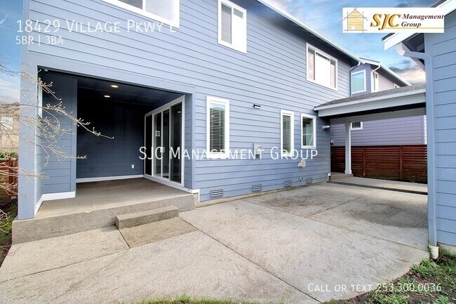 Building Photo - 18429 Village Pkwy E