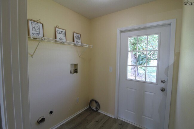 Building Photo - 1218 Christine Rd