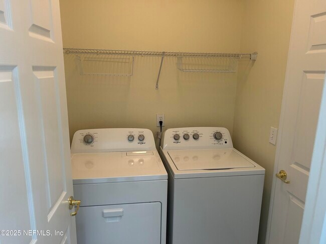 Building Photo - 352 Wooded Crossing Cir